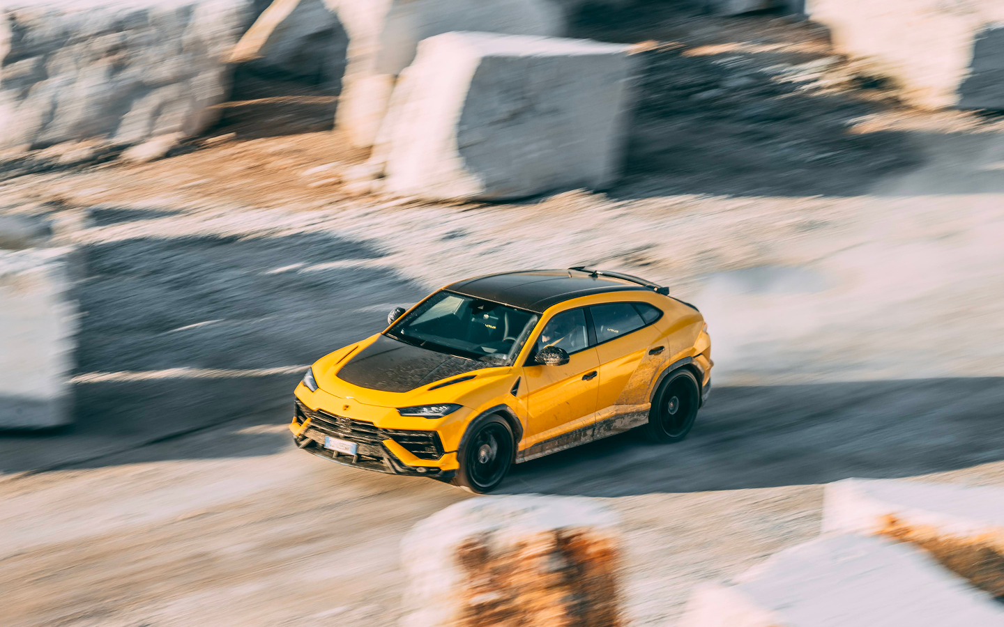 Lamborghini Urus- スペック、写真、ビデオ