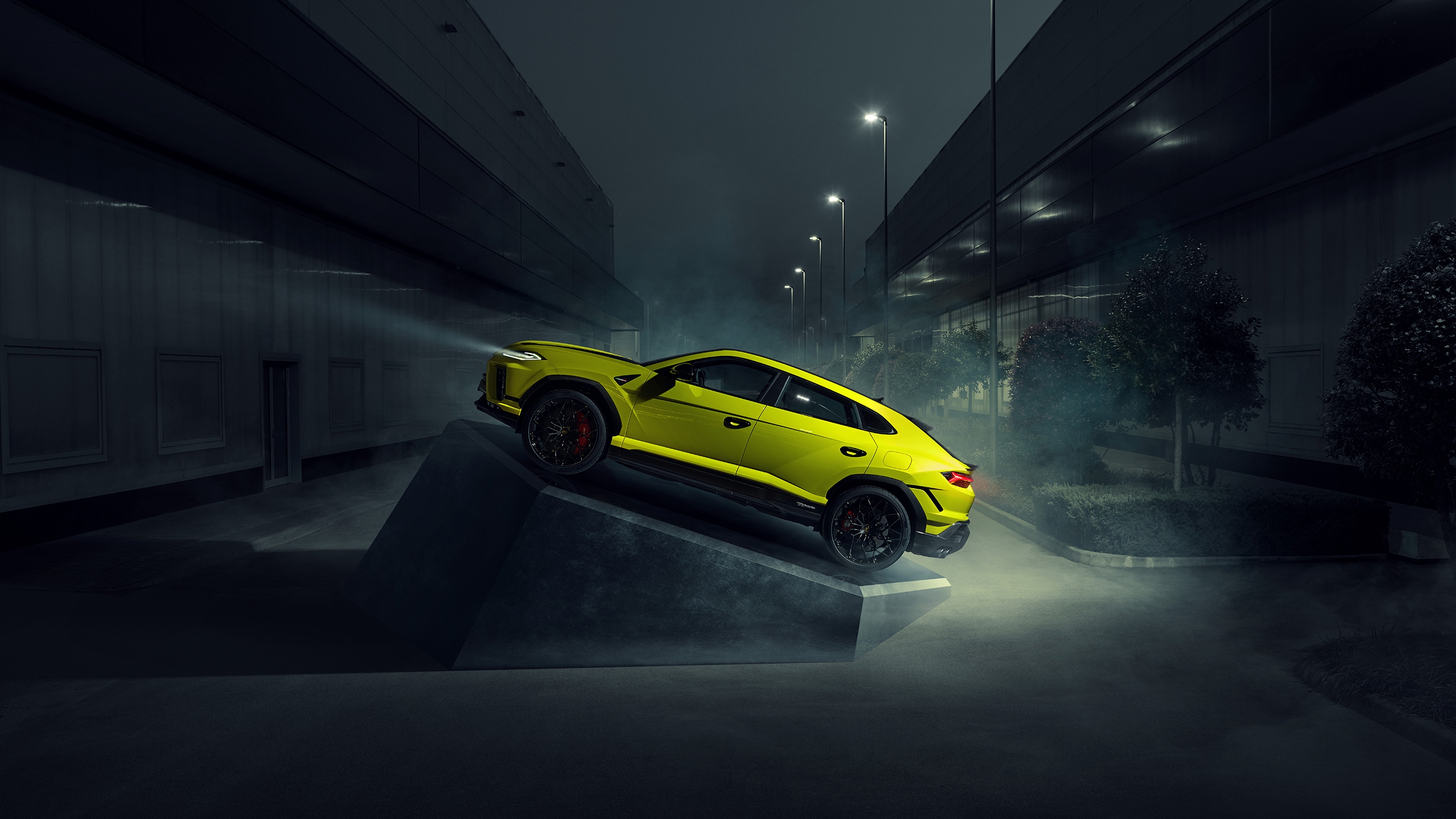 Lamborghini Urus SE Performante gallery view 3