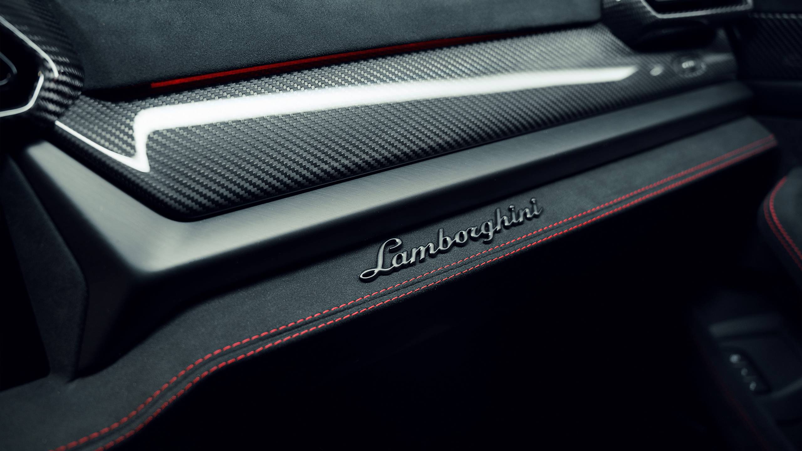 Lamborghini Urus SE Performante gallery view 5