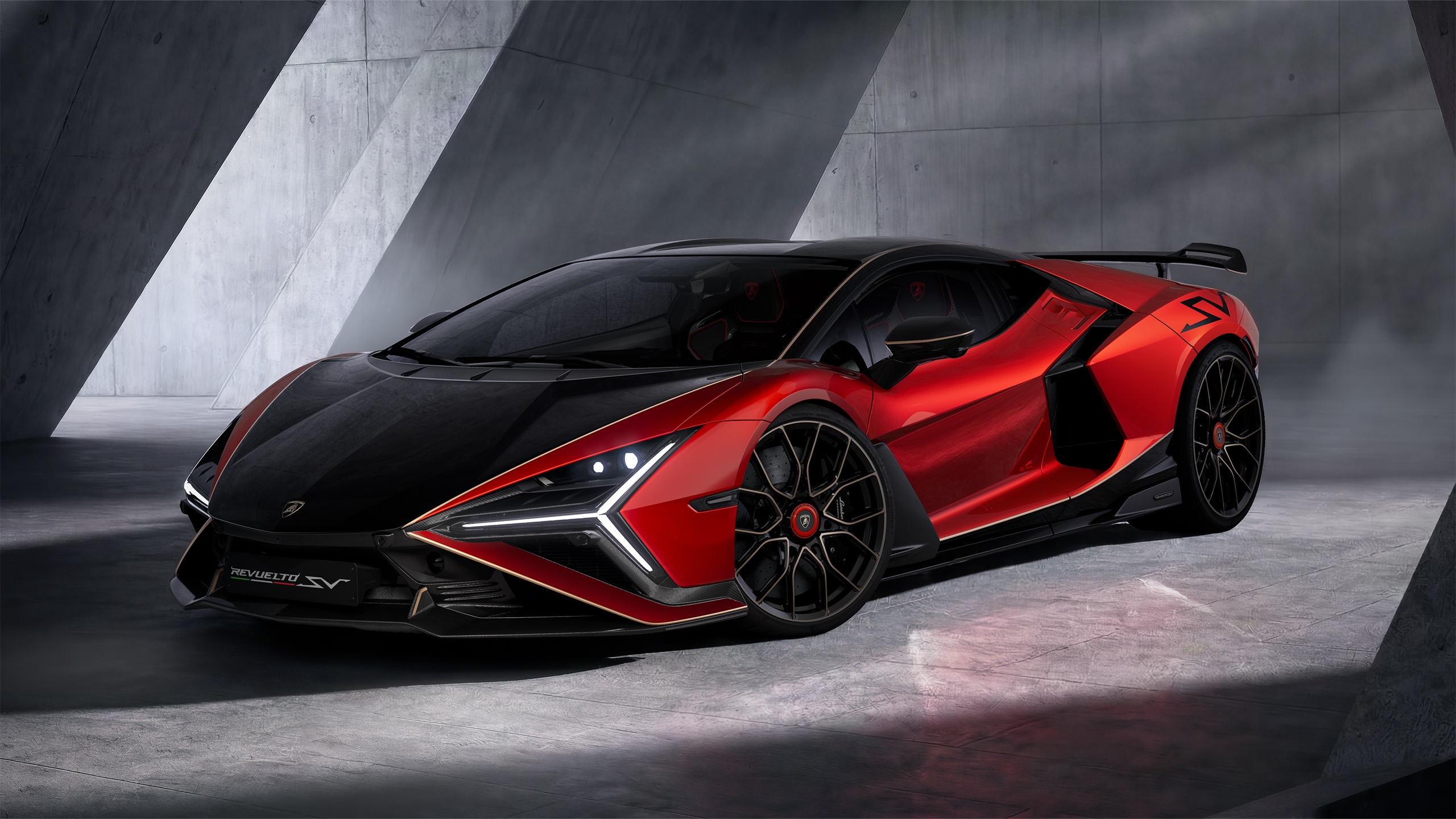 ランボルギーニ新型レヴエルトSV見参！1065馬力の超獣
