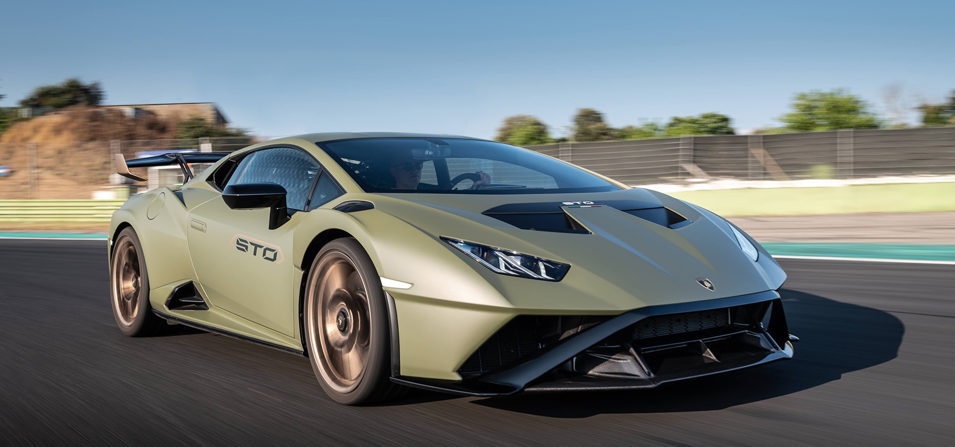 Lamborghini Huracan STO: Now in pictures - CarWale