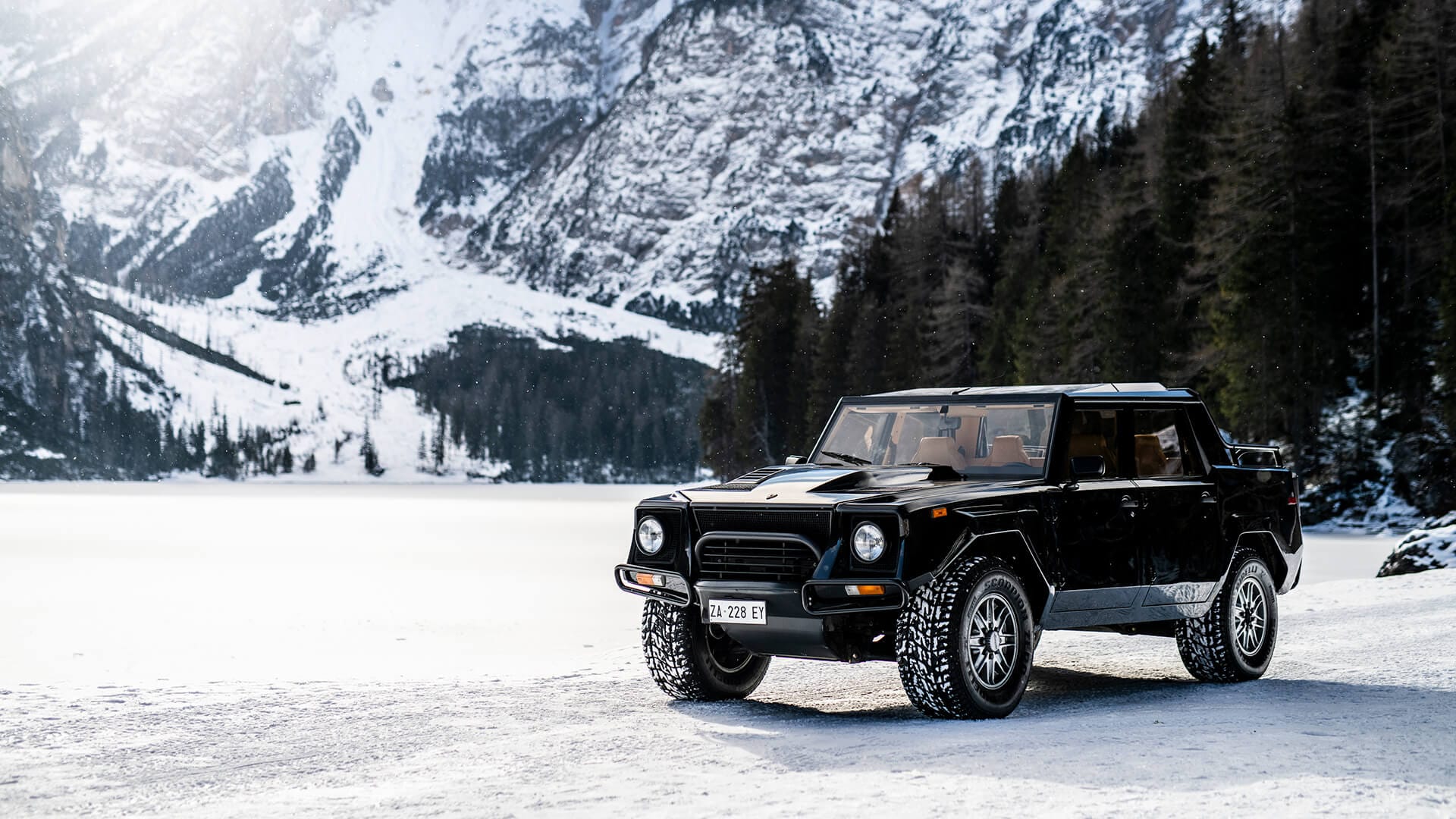 Urus and LM002 Drive in the Alps: NEVE Mode ON