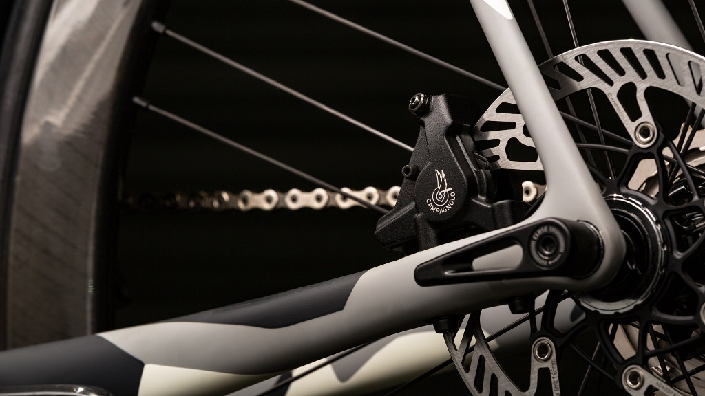 Lamborghini and Cervélo design the new exclusive R5 bicycle