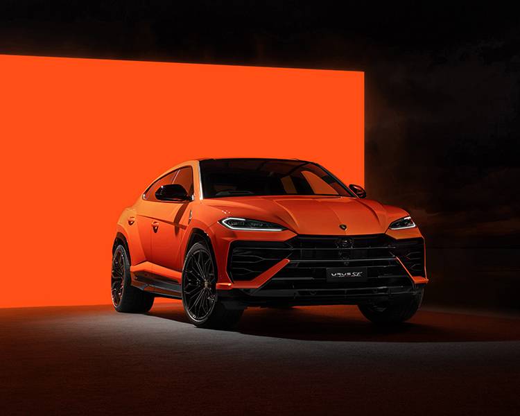 Arah Angin Berubah: Lamborghini Tunda Mobil Listrik Murni, Fokus ke Hybrid 5 Image