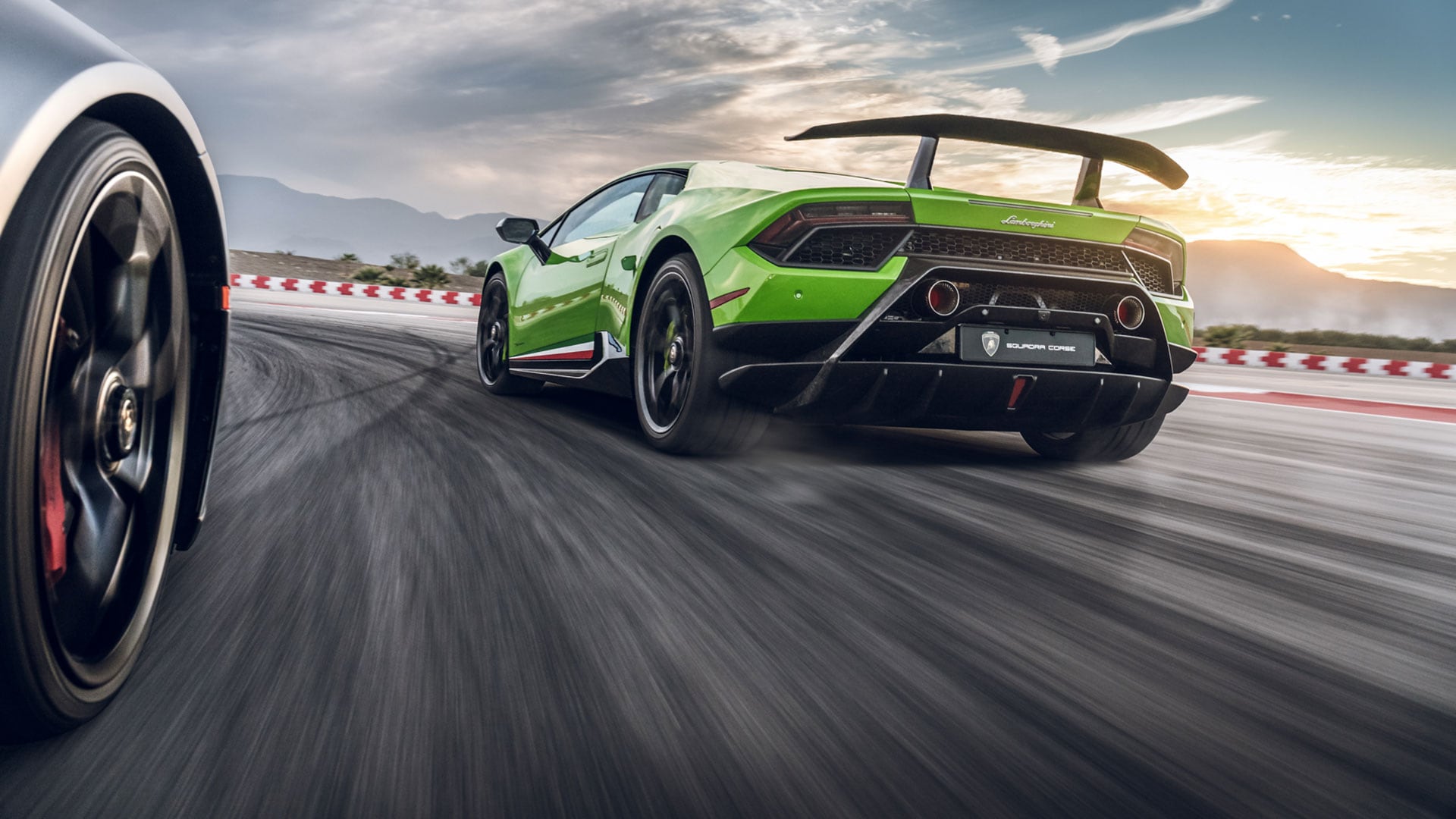 Huracán Performante Named 2018 Robb Report Car of the Year